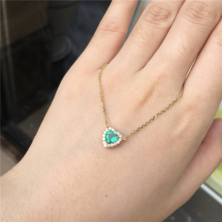 黄18K金祖母绿链牌0.362克拉