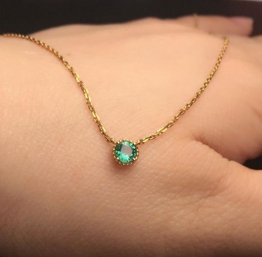 黄18K金祖母绿链牌0.266克拉