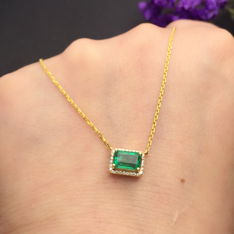 黄18K金祖母绿链牌0.931克拉