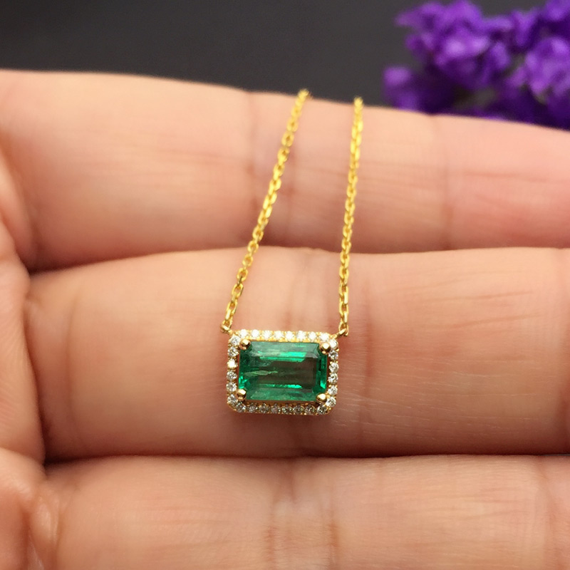 黄18K金祖母绿链牌0.931克拉