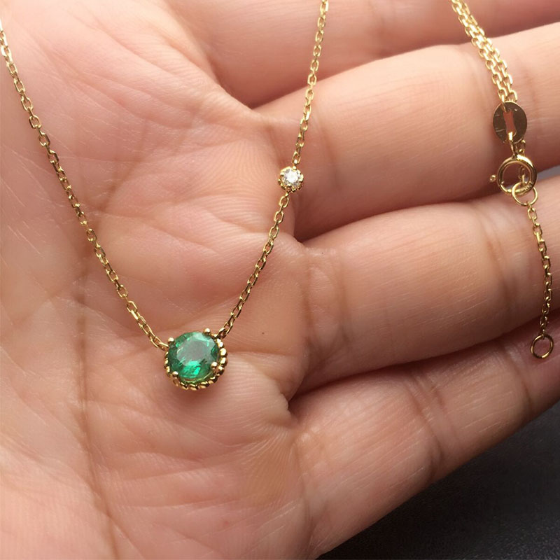 黄18K金祖母绿链牌0.636克拉