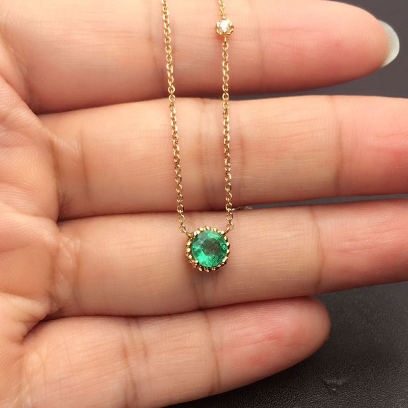 红18K金祖母绿链牌0.690克拉