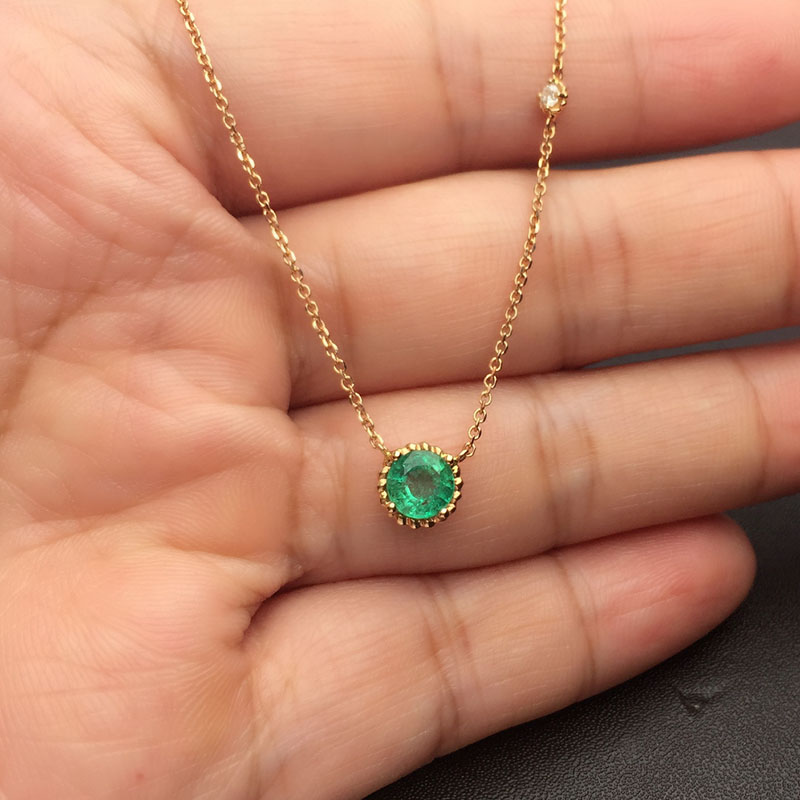 红18K金祖母绿链牌0.690克拉