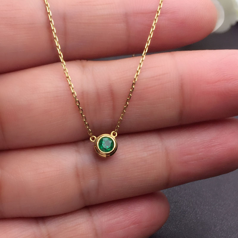 黄18K金祖母绿链牌0.672克拉