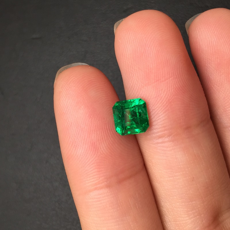 祖母绿裸石 木佐绿 1.31克拉 vivid muzo insignificant