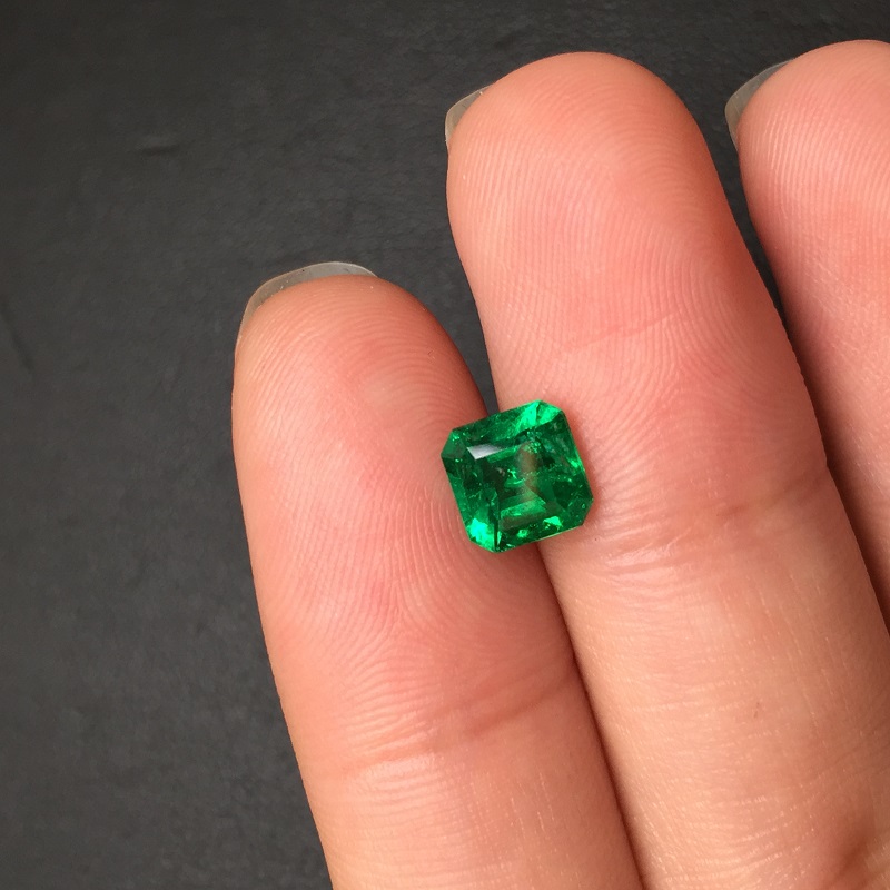 祖母绿裸石 木佐绿 1.31克拉 vivid muzo insignificant