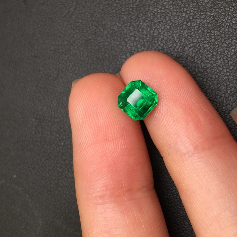 祖母绿裸石 木佐绿 1.09克拉 vivid muzo insignificant