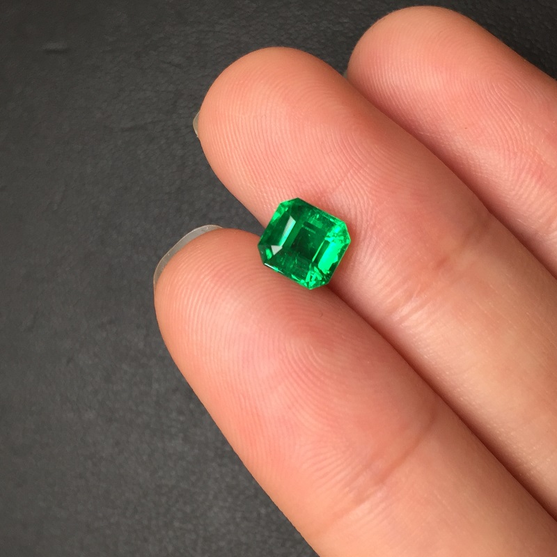 祖母绿裸石 木佐绿 1.00克拉 vivid muzo insignificant