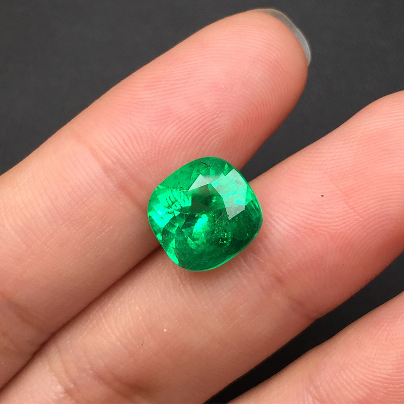 垫型祖母绿裸石4.09ct  哥伦比亚  INTENCE GREEN