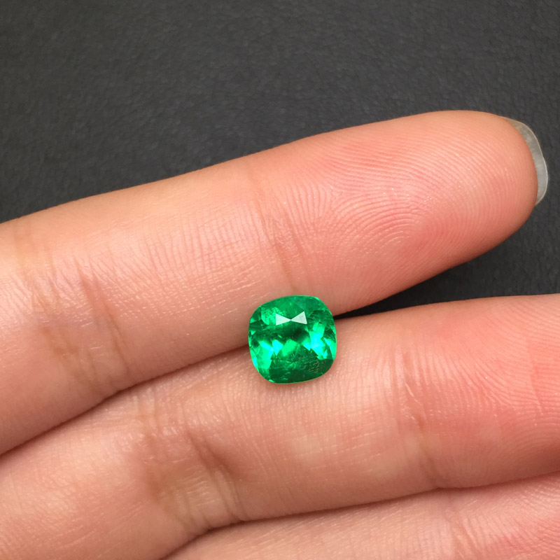 垫型祖母绿裸石1.51ct  哥伦比亚  INTENCE GREEN