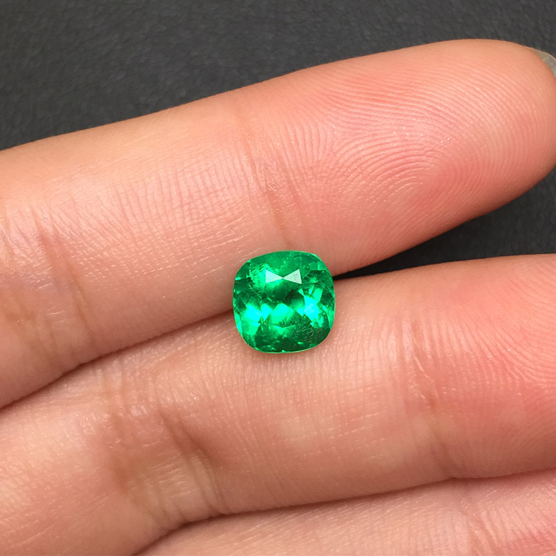垫型祖母绿裸石1.51ct  哥伦比亚  INTENCE GREEN
