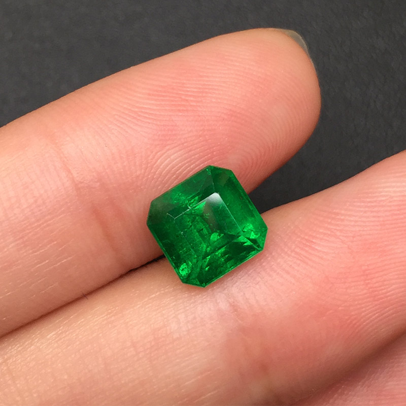祖母绿型裸石 2.31ct  赞比亚  VIVID GREEN