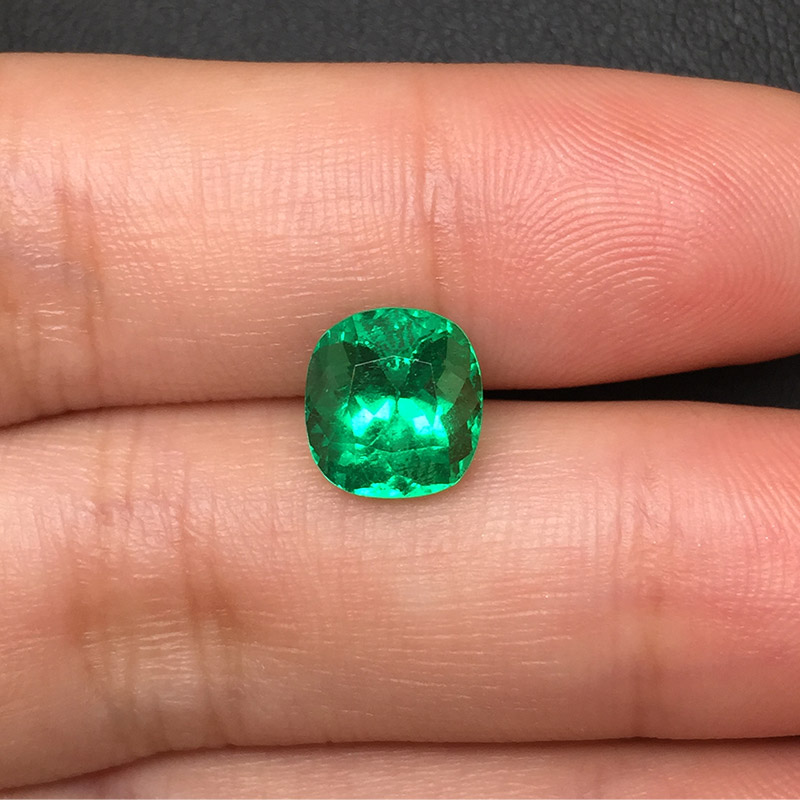 垫型祖母绿裸石2.31ct  哥伦比亚  MEDIUM GREEN