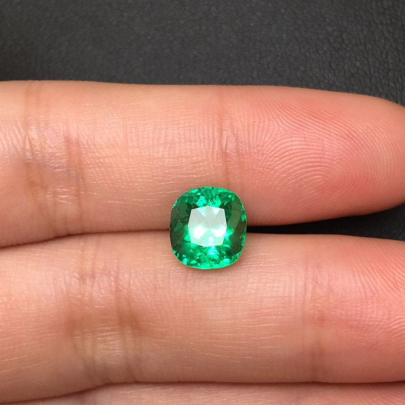 垫型祖母绿裸石2.31ct  哥伦比亚  MEDIUM GREEN
