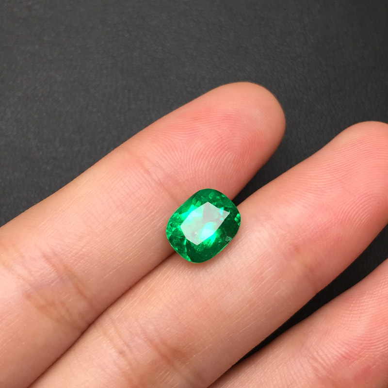 垫型祖母绿裸石2.46ct  哥伦比亚  VIVID GREEN