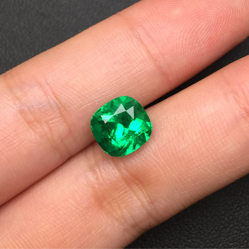 垫型祖母绿裸石2.51ct  哥伦比亚  INTENCE GREEN