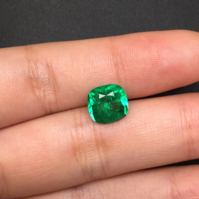 垫型祖母绿裸石2.68ct  哥伦比亚  INTENCE GREEN
