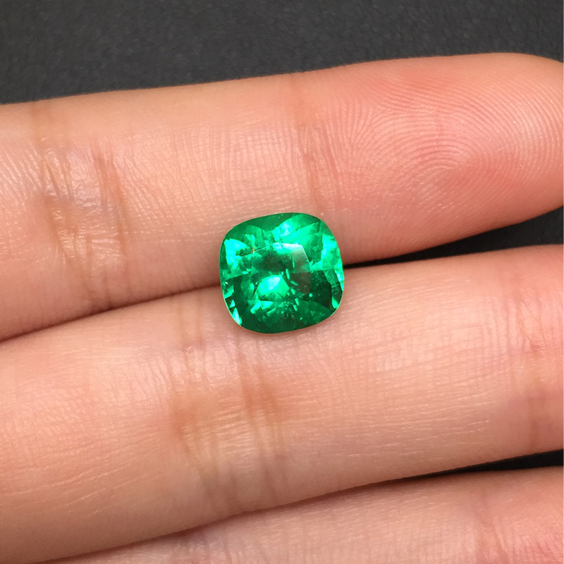 垫型祖母绿裸石2.68ct  哥伦比亚  INTENCE GREEN