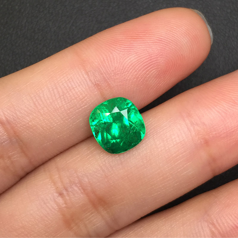 垫型祖母绿裸石2.80ct  哥伦比亚  INTENCE GREEN