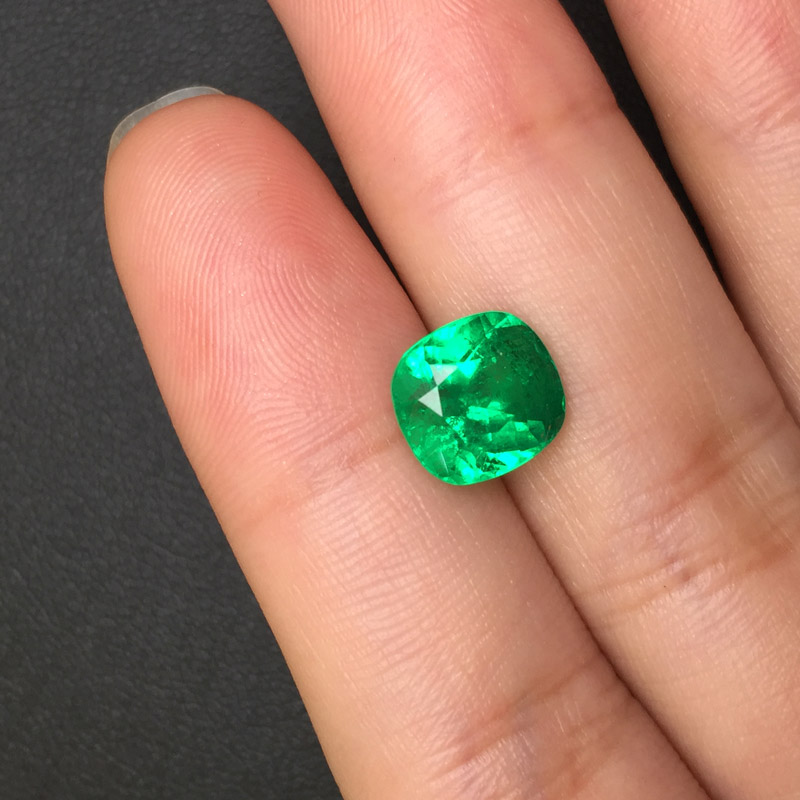 垫型祖母绿裸石2.80ct  哥伦比亚  INTENCE GREEN