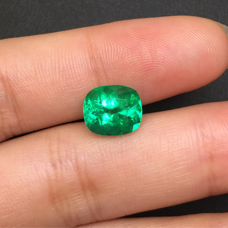 垫型祖母绿裸石2.89ct  哥伦比亚  MEDIUM GREEN