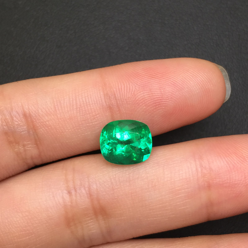 垫型祖母绿裸石2.89ct  哥伦比亚  MEDIUM GREEN
