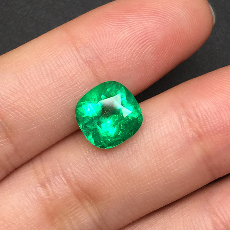 垫型祖母绿裸石3.00ct  哥伦比亚  INTENCE GREEN
