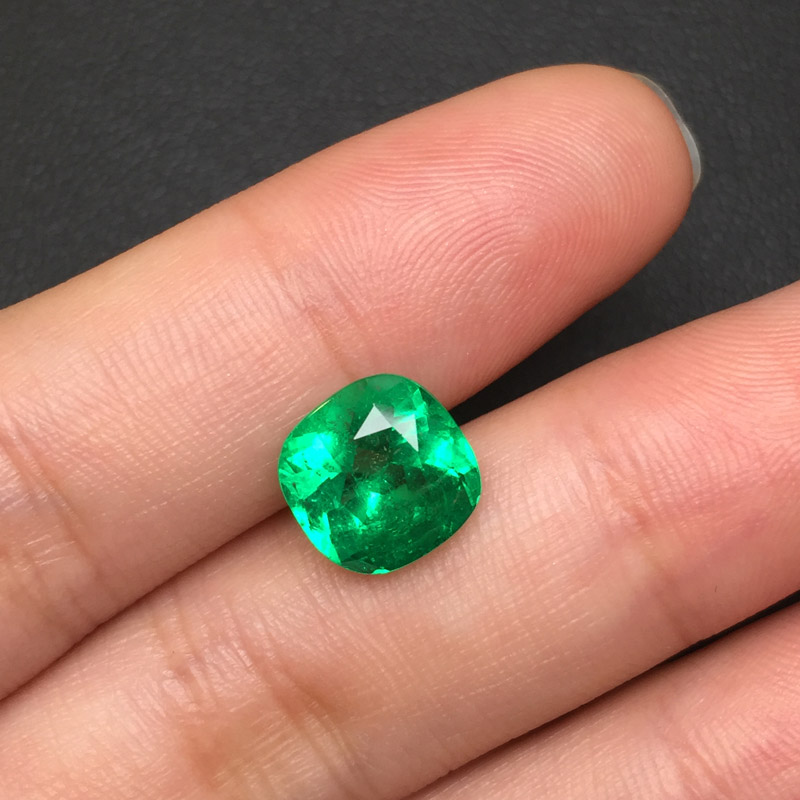 垫型祖母绿裸石3.00ct  哥伦比亚  INTENCE GREEN