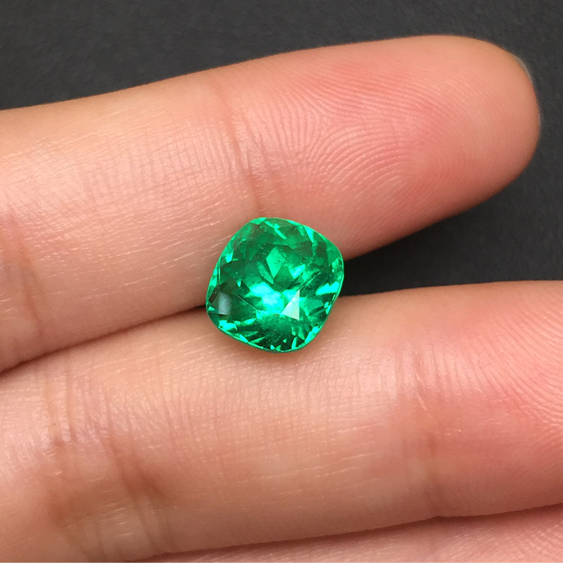 垫型祖母绿裸石3.01ct  哥伦比亚  MEDIUM GREEN