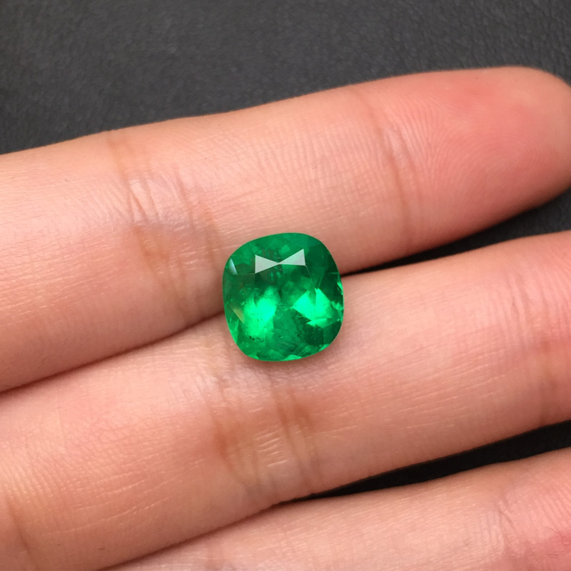 垫型祖母绿裸石3.45ct  哥伦比亚  INTENCE GREEN