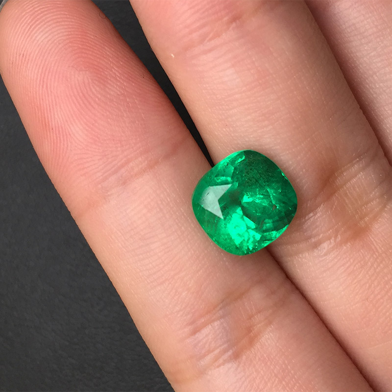 垫型祖母绿裸石4.11ct  哥伦比亚  MEDIUM GREEN