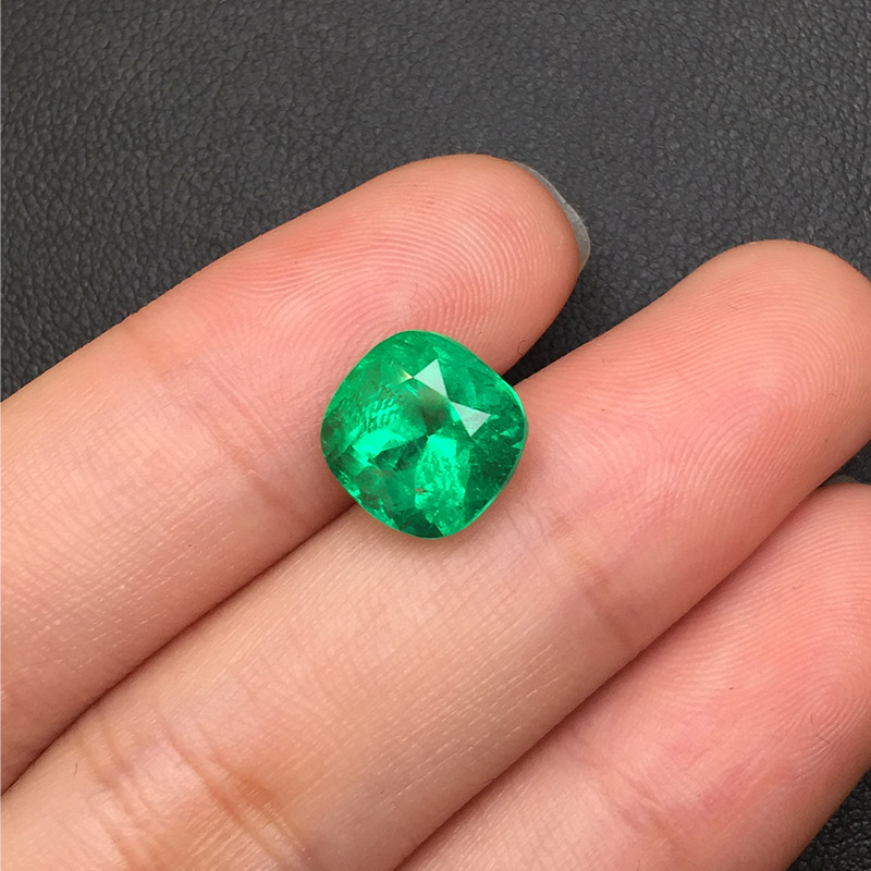 垫型祖母绿裸石4.11ct  哥伦比亚  MEDIUM GREEN