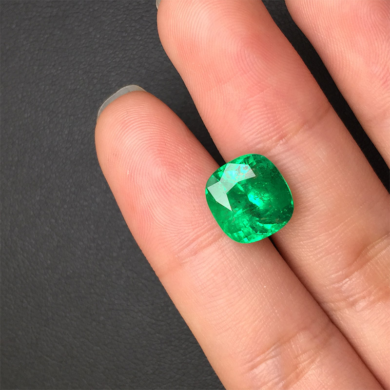 垫型祖母绿裸石4.43ct  哥伦比亚  INTENCE GREEN