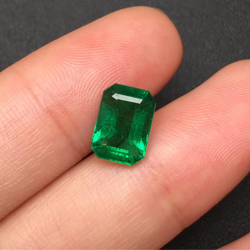 祖母绿裸石2.44ct  赞比亚  VIVID GREEN