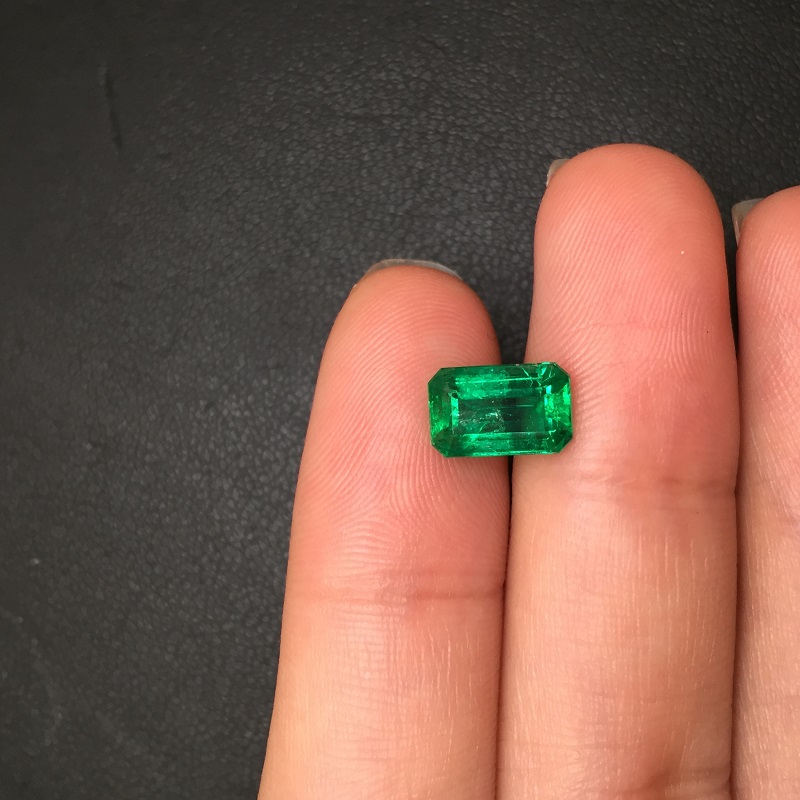 哥伦比亚 祖母绿裸石1.67克拉 GRS vivid Minor