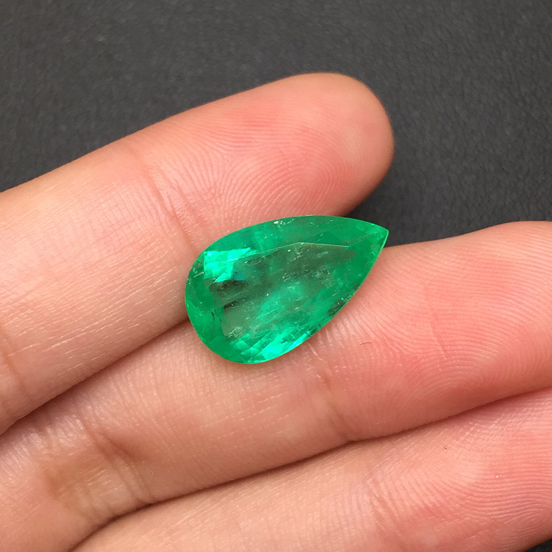 祖母绿裸石5.59克拉 哥伦比亚水滴宝石带国际证书