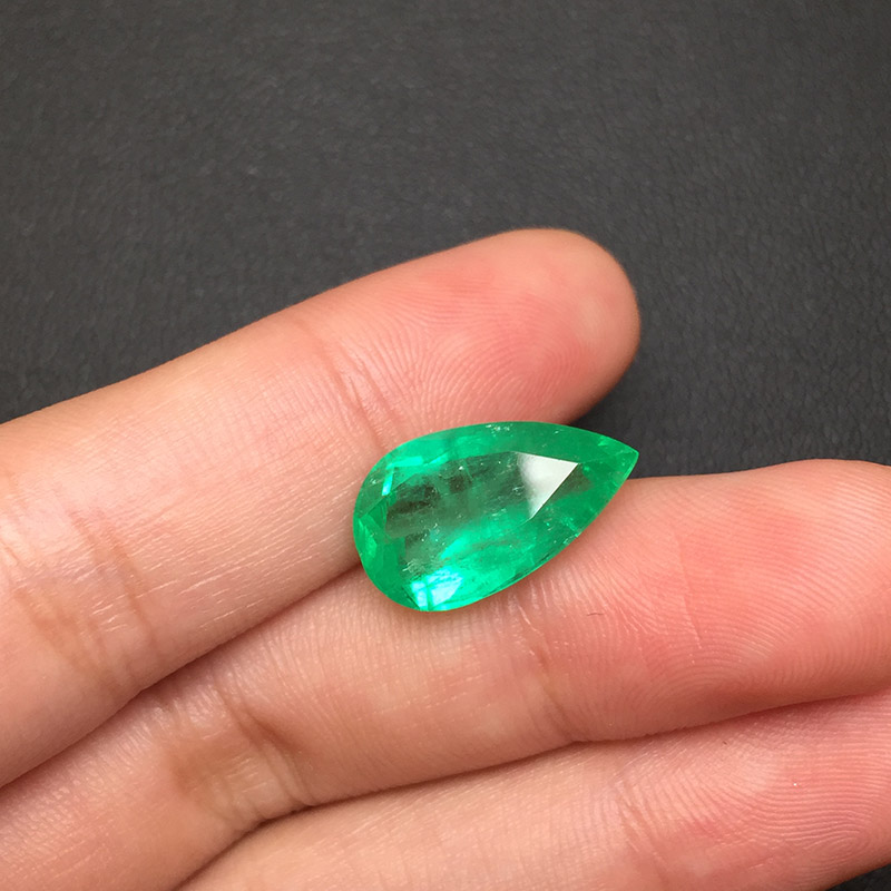 祖母绿裸石5.59克拉 哥伦比亚水滴宝石带国际证书