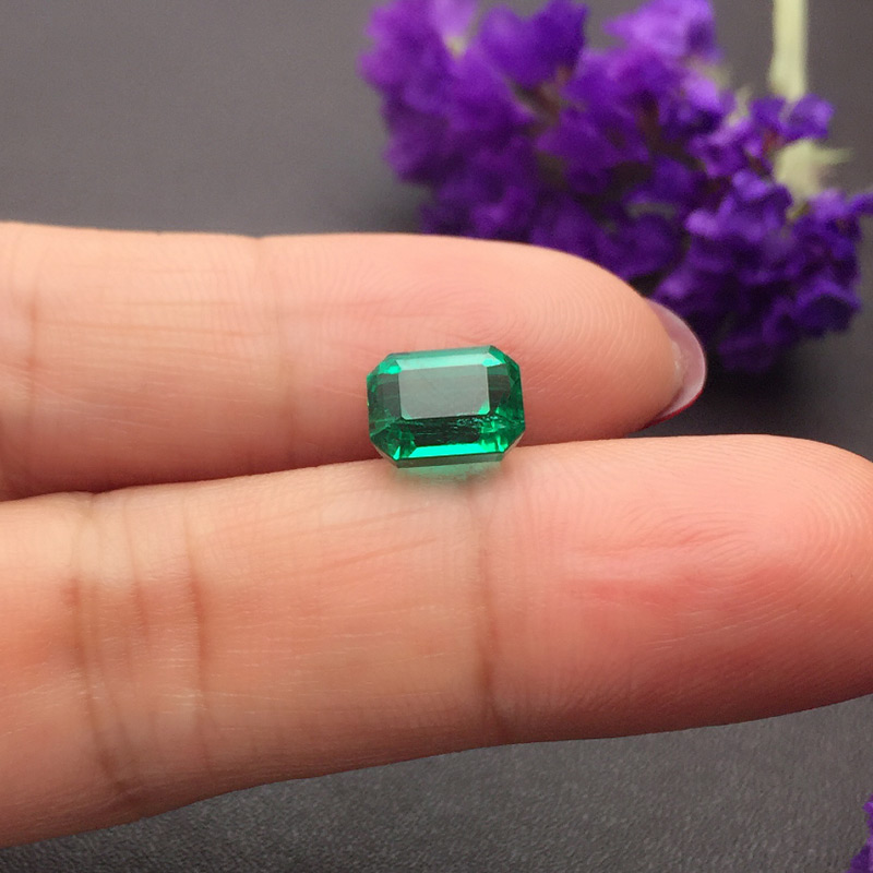 祖母绿裸石 2.421克拉 vivid green Insignificant