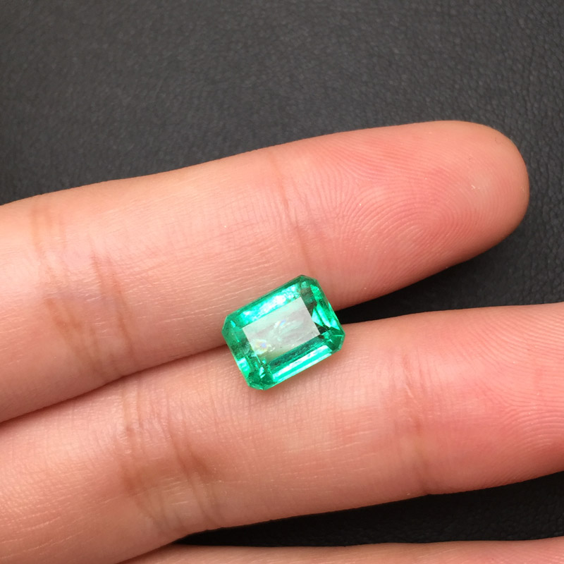 哥伦比亚 祖母绿裸石2.67ct GUILD MEDIUM GREEN MINOR