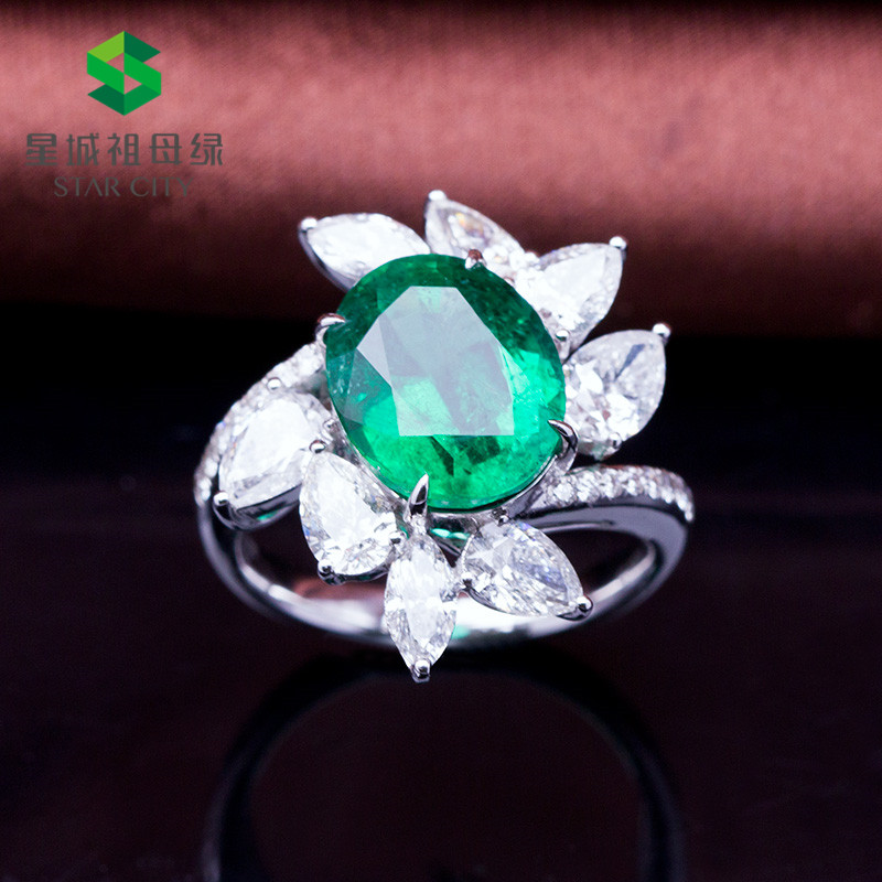 白18K金祖母绿戒指4.65ct 椭圆刻面 马眼钻石镶嵌