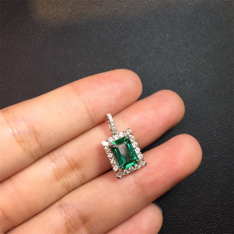 白18K祖母绿钻坠1.393ct