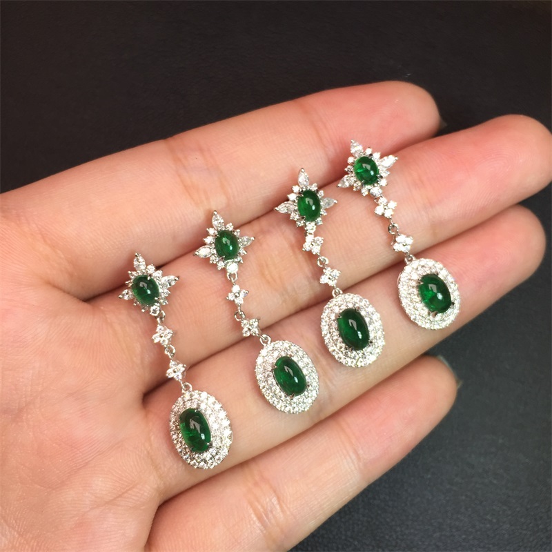 白18K金祖母绿耳钉1.29ct/4p