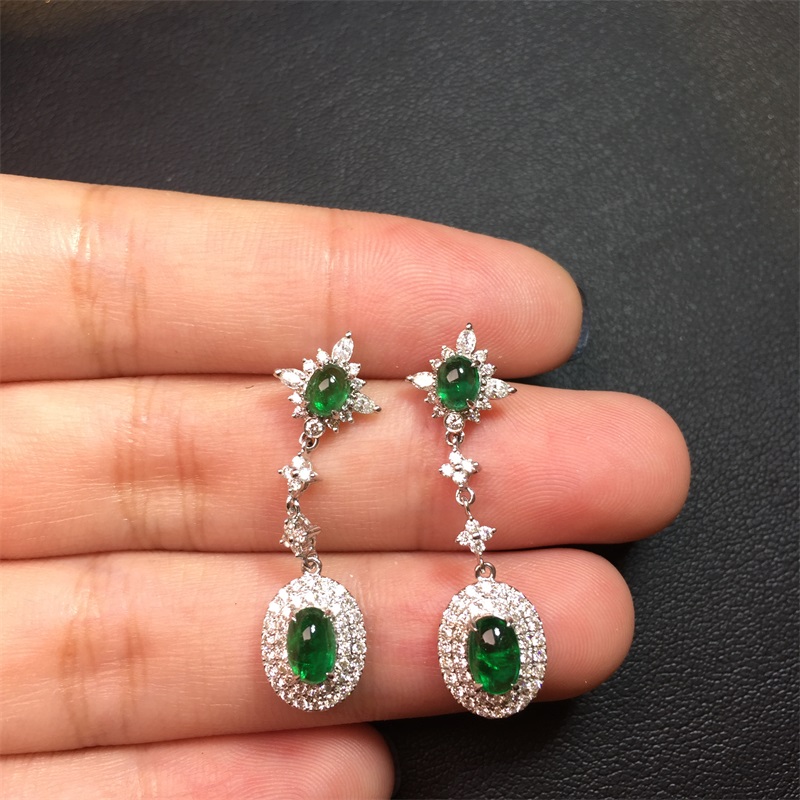 白18K金祖母绿耳钉1.29ct/4p