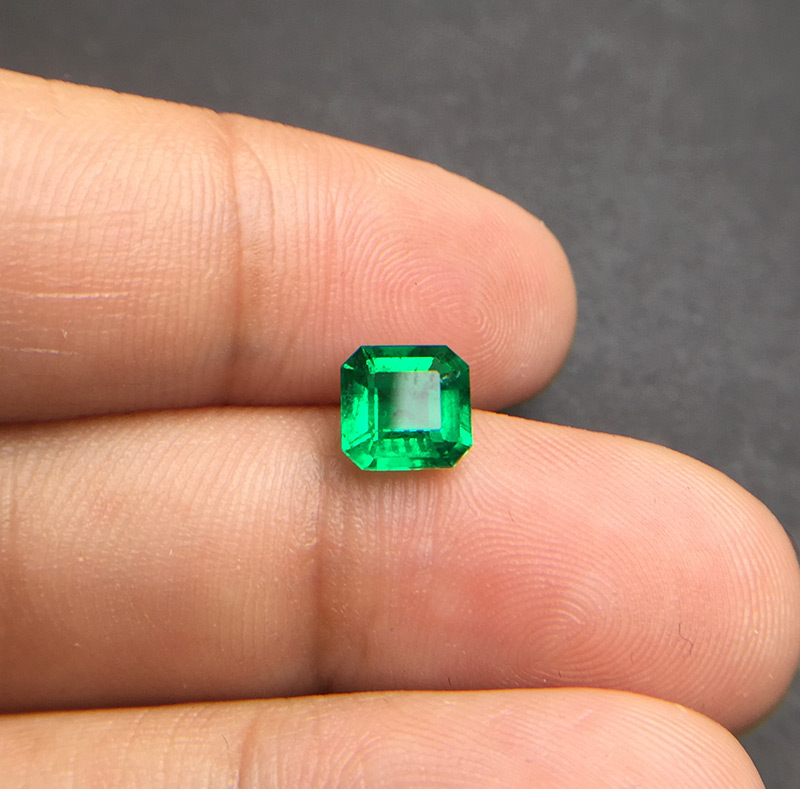 哥伦比亚祖母绿裸石1.00克拉 muzo insignificant