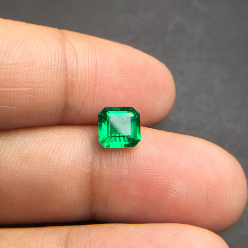 哥伦比亚祖母绿裸石1.00克拉 muzo insignificant