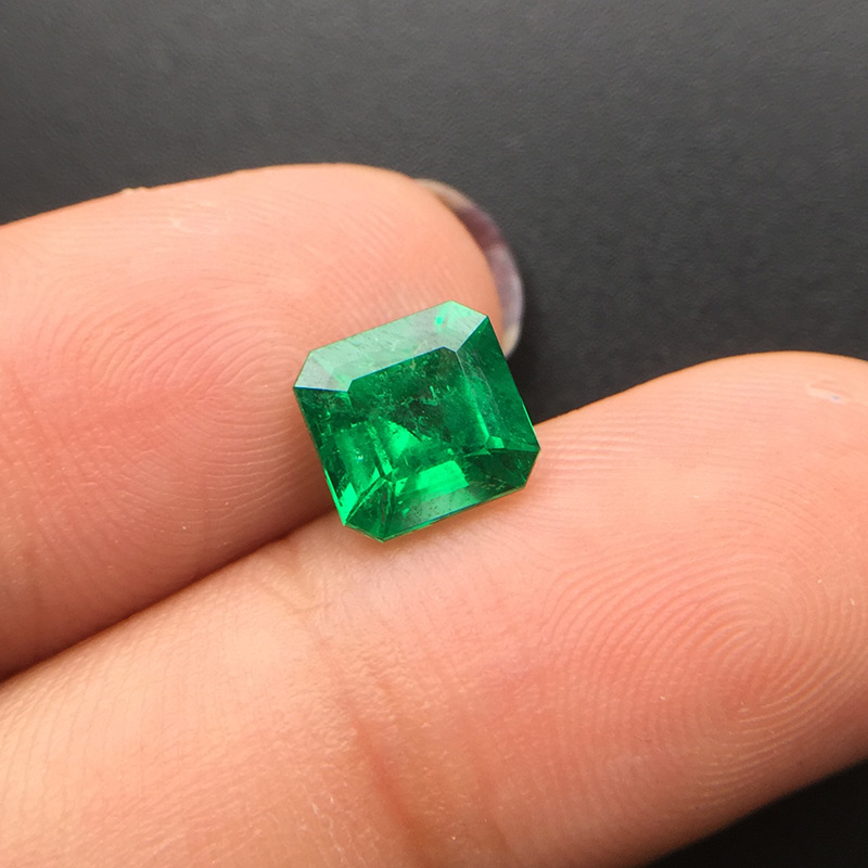 哥伦比亚祖母绿裸石1.51克拉 vivid minor