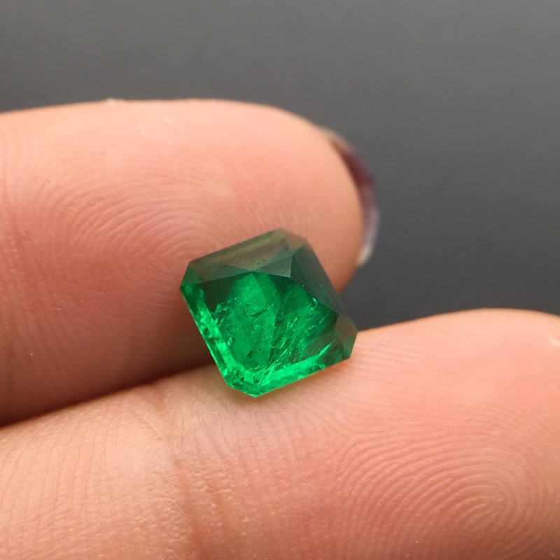 哥伦比亚祖母绿裸石1.51克拉 vivid minor