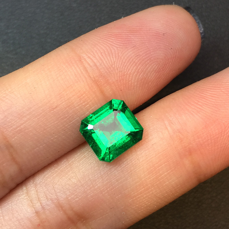 哥伦比亚祖母绿裸石2.06克拉 vivid muzuo green