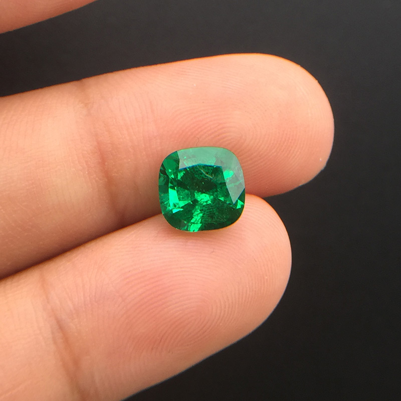 哥伦比亚祖母绿裸石2.03克拉 vivid green muzo minor