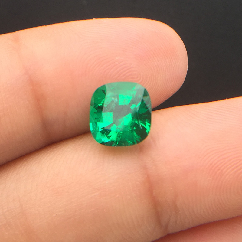 哥伦比亚祖母绿裸石2.03克拉 vivid green muzo minor